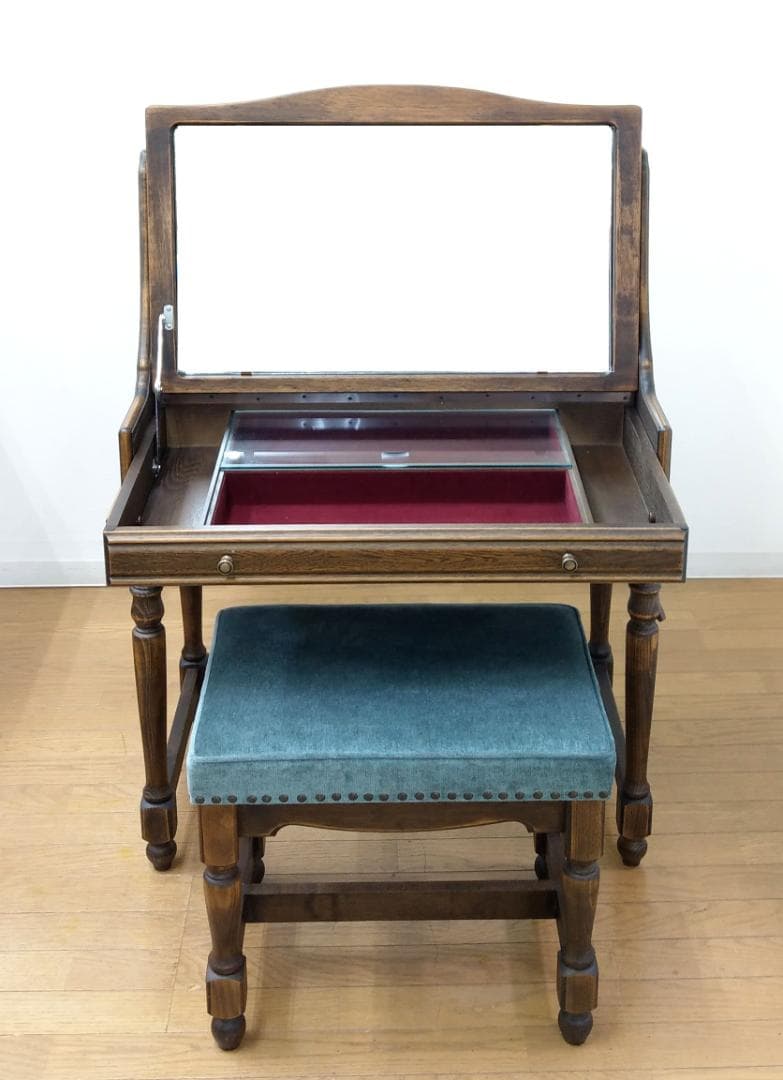 美品 英国 アンティークデザイン BRIGHTON ドレッサー 鋲打スツール