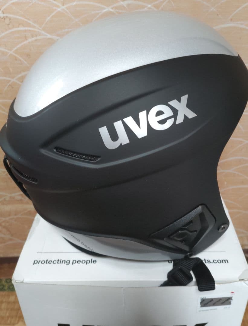 未使用保管品 UVEX FIS 対応 ヘルメット サイズ59-60