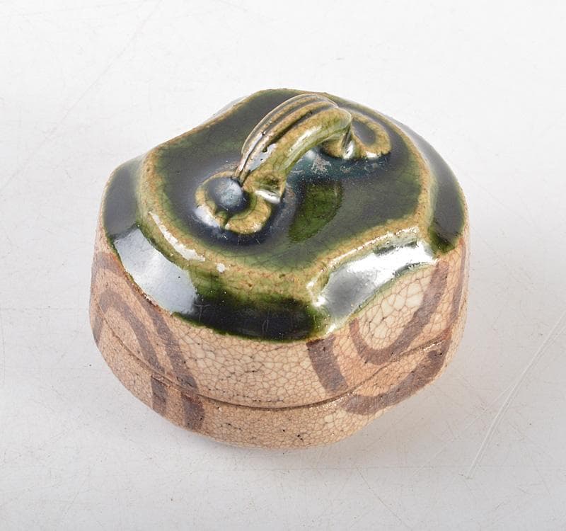 茶道具　織部焼　はじき織部　香合　裏千家十五代鵬雲斎極め箱　D　R5178