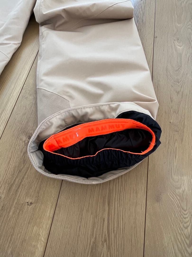 お値下げ中【マムート】ベージュ スキースノーボードパンツ•メンズXS