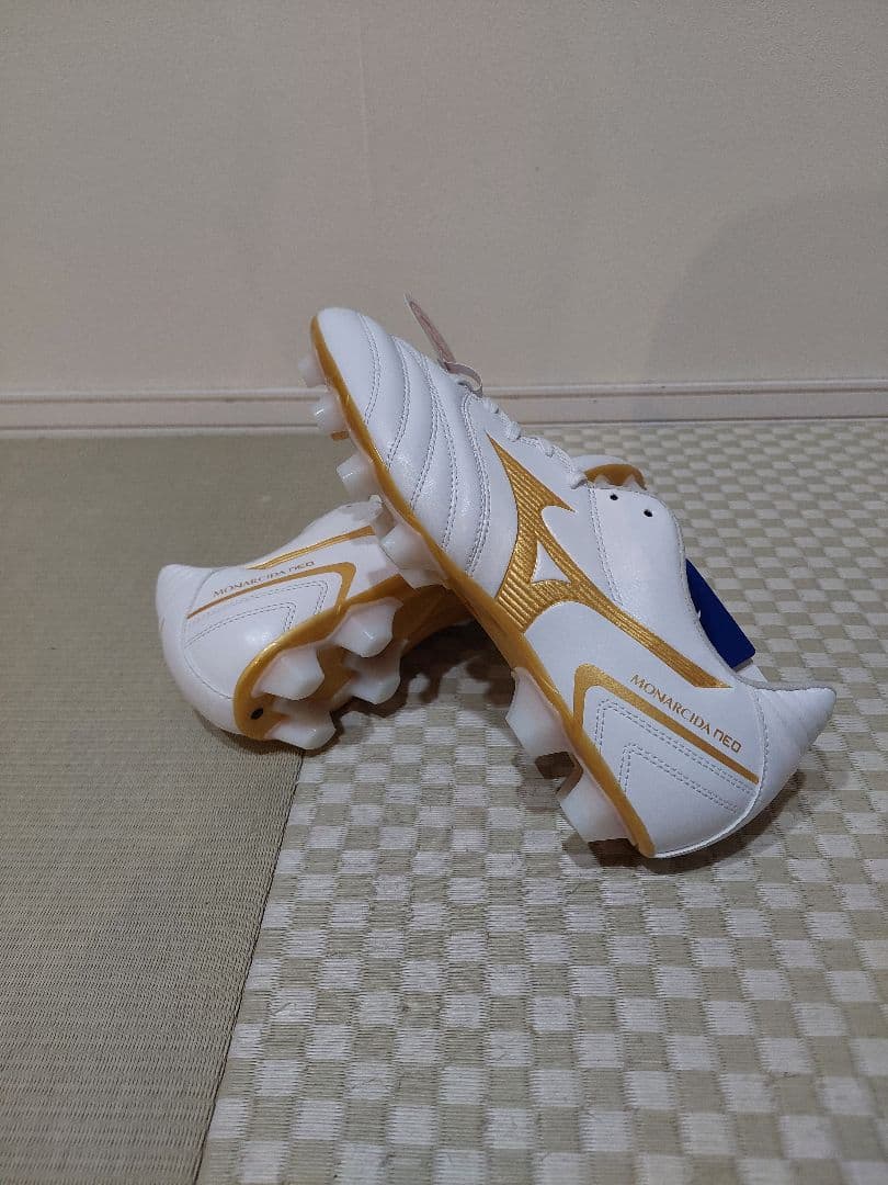 Mizuno モナルシーダNEO2SW ホワイト/ゴールド 新商品　箱なし