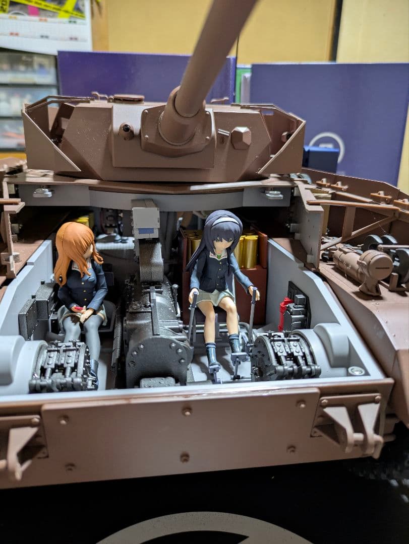 アシェット 週刊 ガールズ&パンツァー Ⅳ号戦車 H型D型改1〜100号　完成品