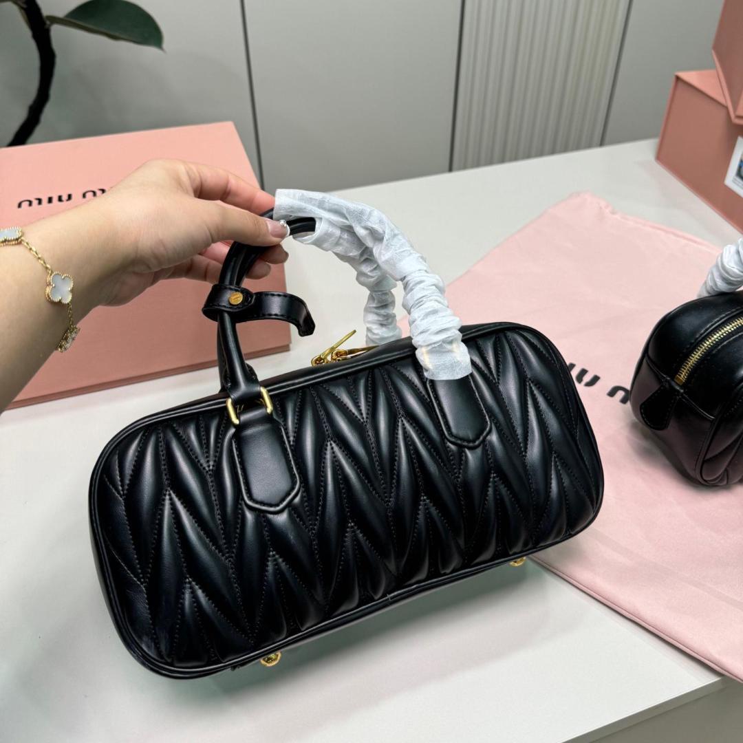 MM レザーバッグ ブラック ボストンバッグ ARCADIE 5BB148