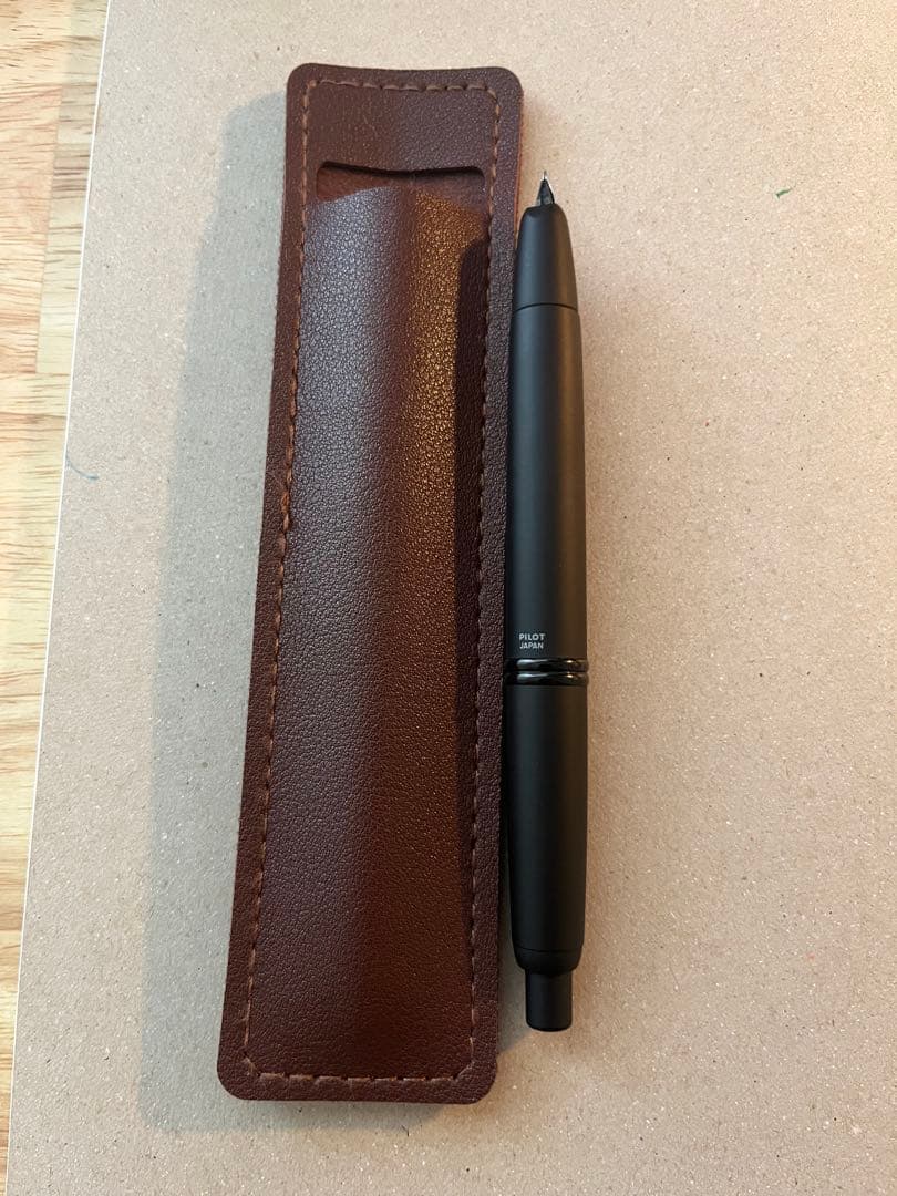 パイロット　キャップレス万年筆　F