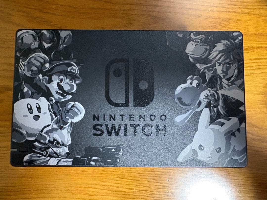美品　新型Nintendo Switch 本体　➕　スマブラバージョンドック