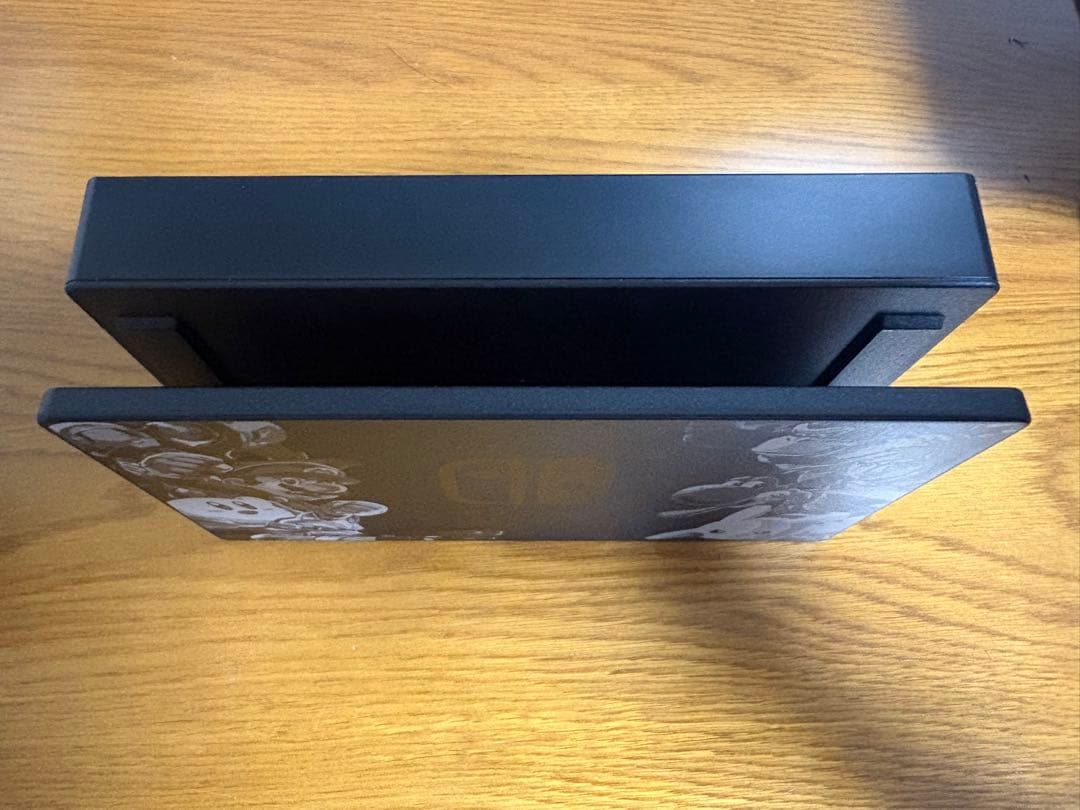 美品　新型Nintendo Switch 本体　➕　スマブラバージョンドック
