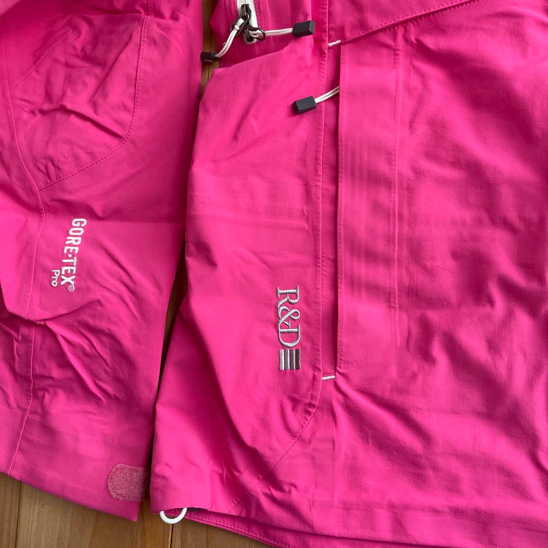 ピークパフォーマンス　 ヘリアルパインジャケット女性用Sサイズ