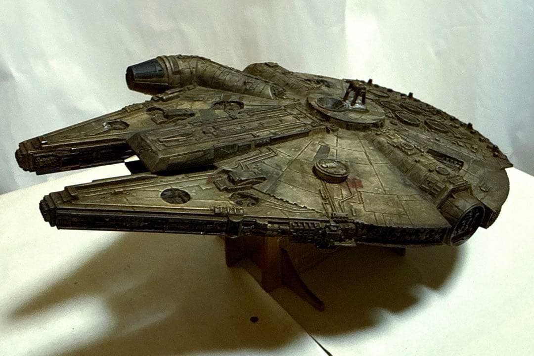 スターウォーズ ミレニアムファルコン バンダイプラモデル 塗装済み完成品