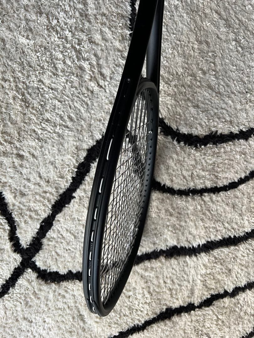 テニスラケット　黒塗り