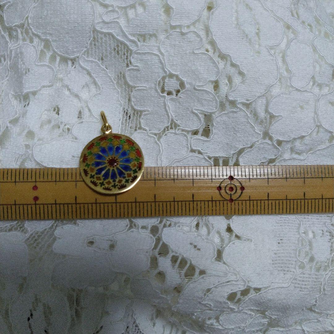 ノートルダム　大聖堂　土産　ペンダント　ステンドグラス　エマイユ　フランス　金色