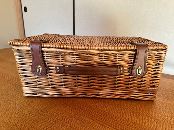 ピクニックバスケット食器付き