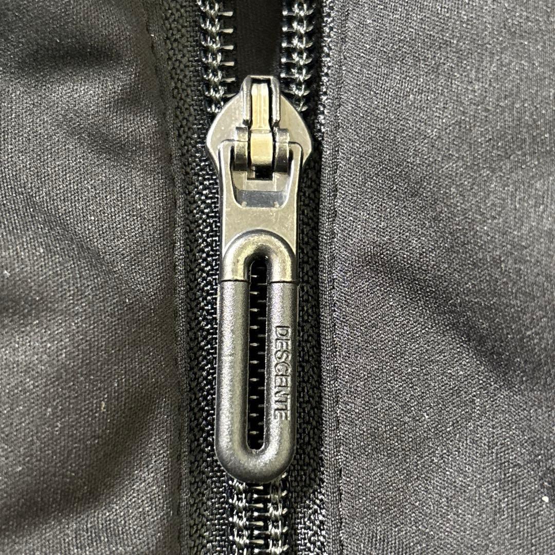 デサントゴルフ ダウンジャケット 袖ロゴ　黒　ブラック　フリース　Lサイズ