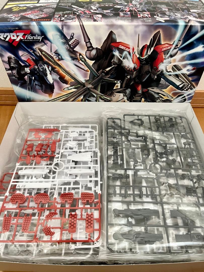 【未組立】バンダイ 1/72 VFー25メサイアバルキリー プラモデル6種セット