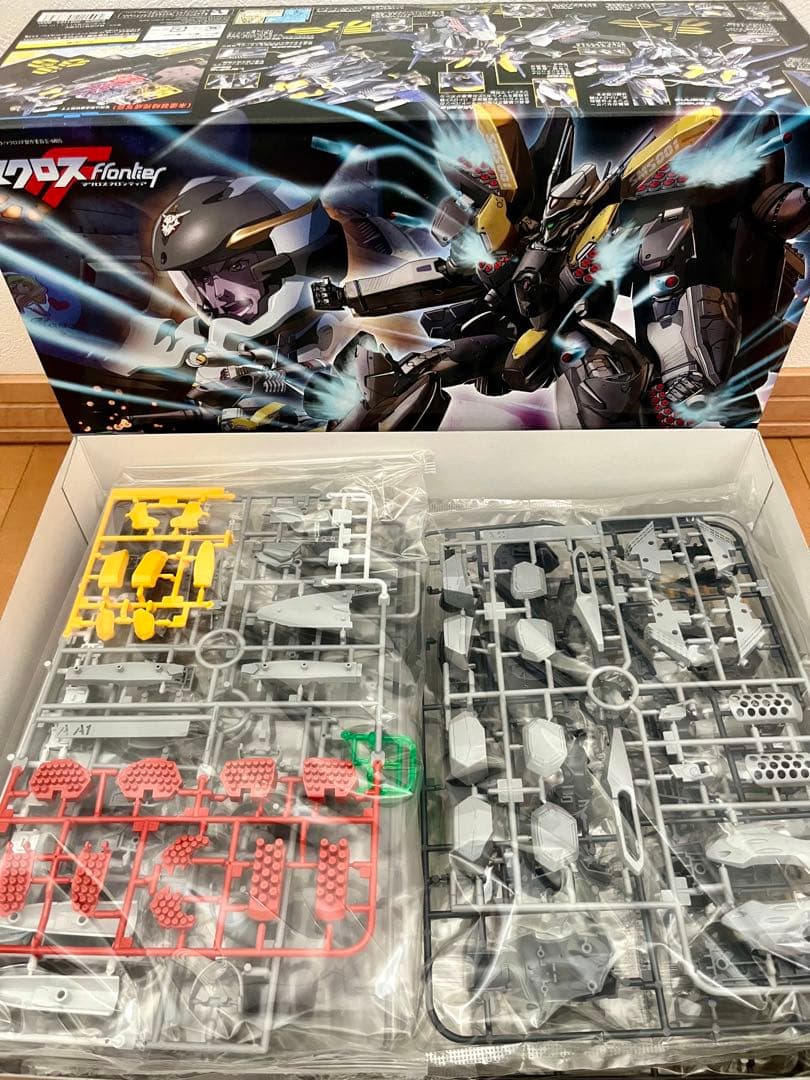 【未組立】バンダイ 1/72 VFー25メサイアバルキリー プラモデル6種セット