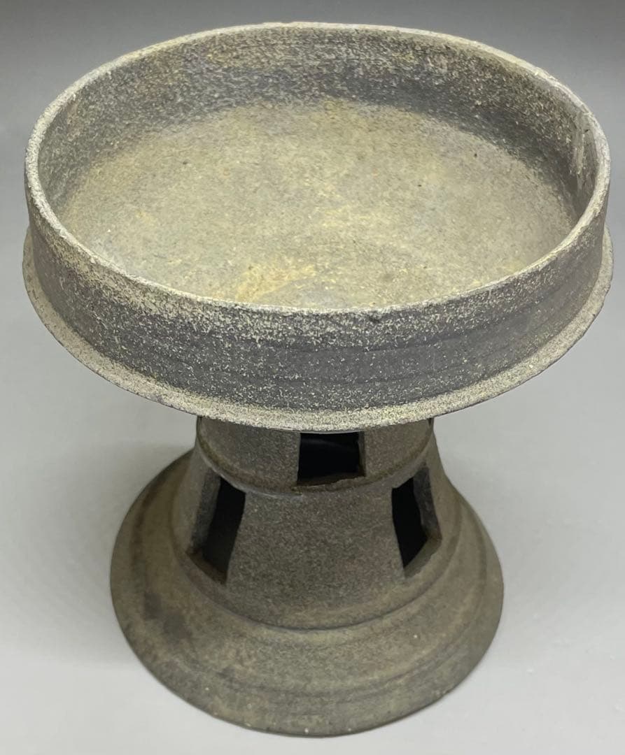 須恵器　新羅土器　透かし高台　高台杯　高台壺　y353