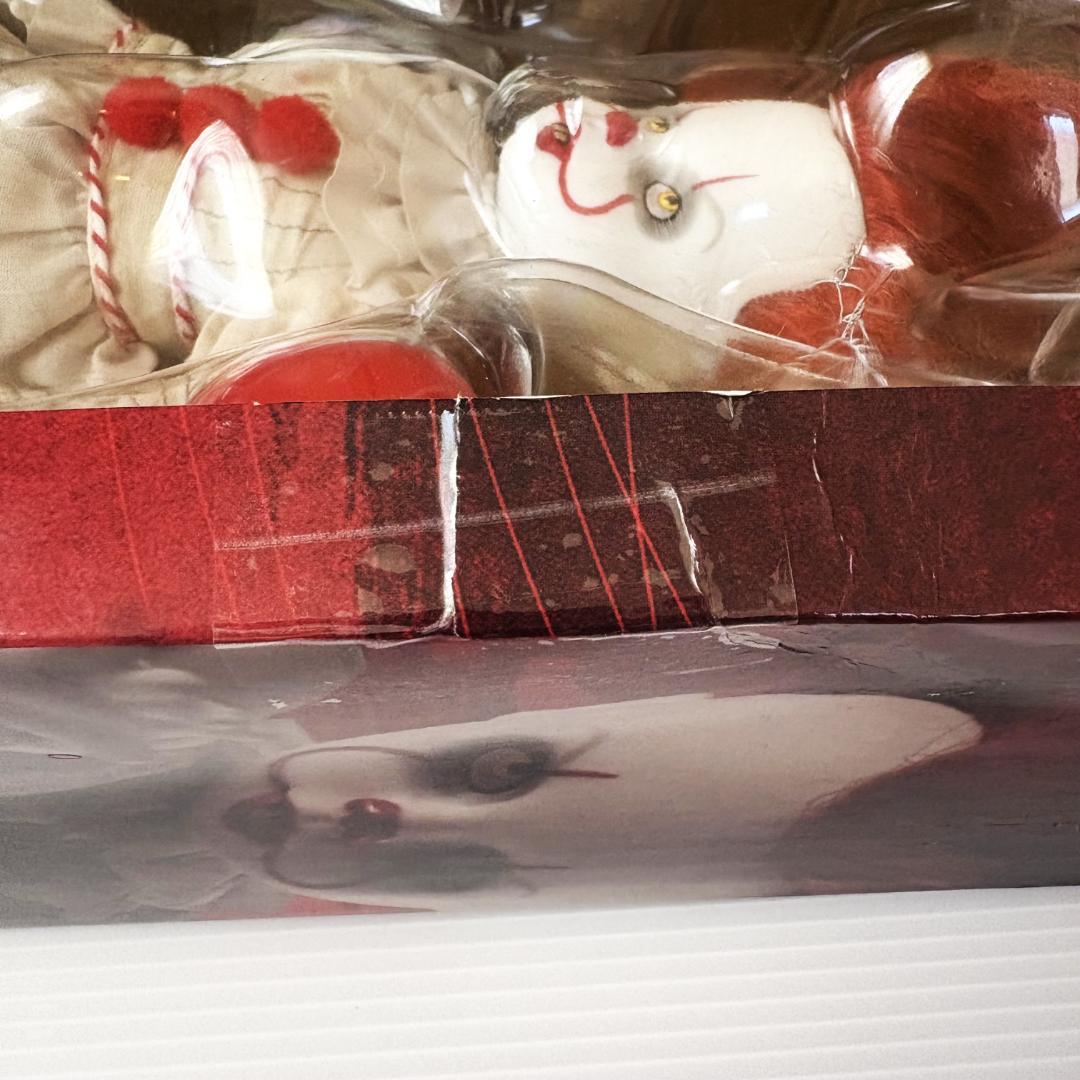 【びに様】ペニーワイズ フィギュア IT Living Dead Dolls