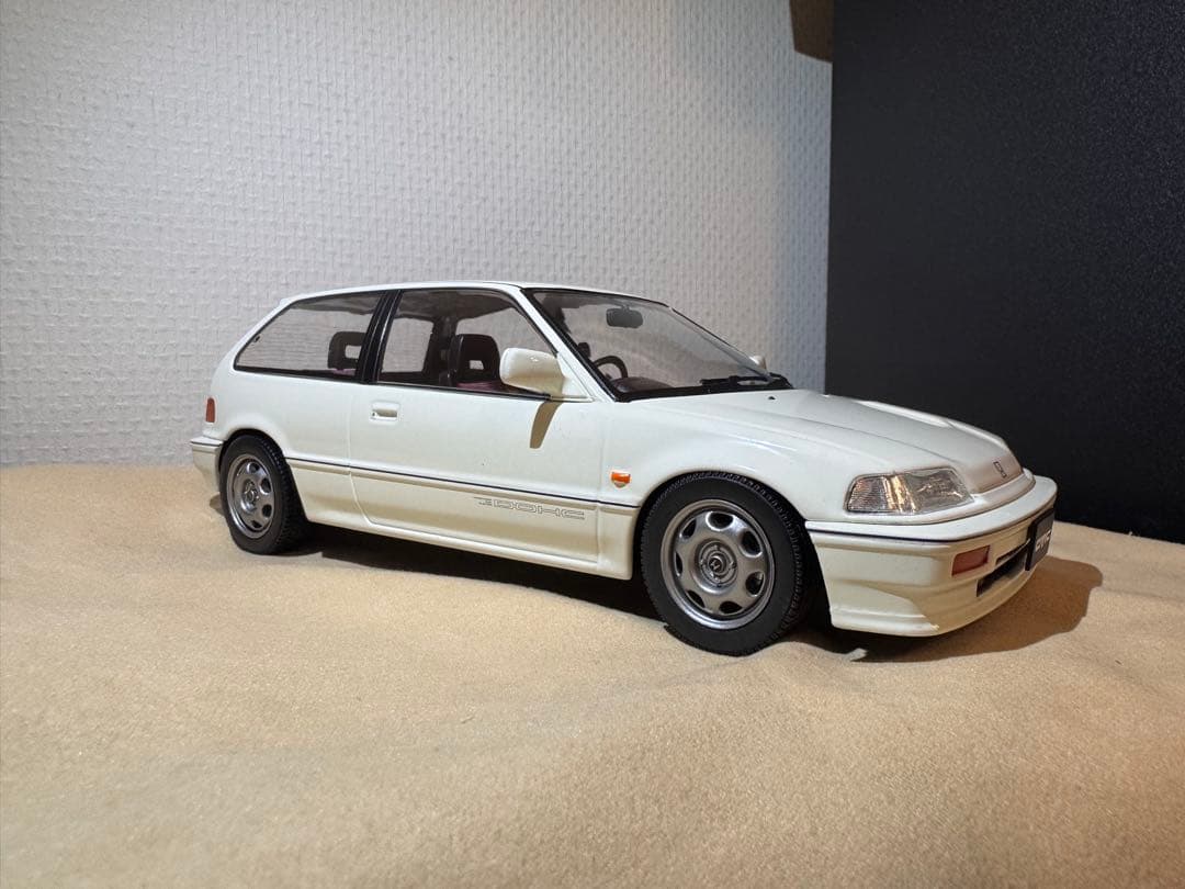 ホンダ CIVIC ミニカー ホワイト1/18
