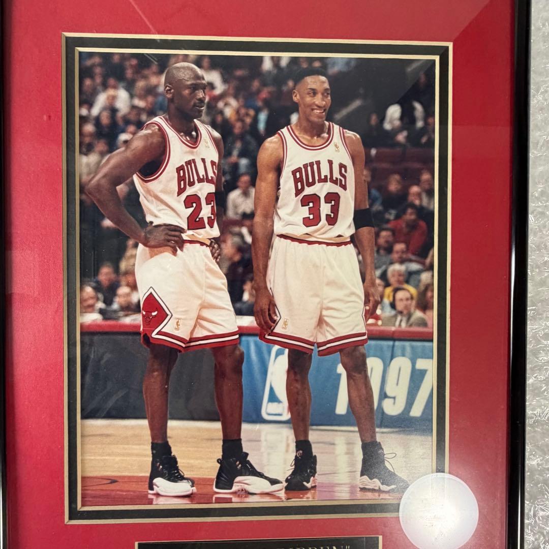 マイケル・ジョーダンとスコッティ・ピッペンのフレーム入り写真