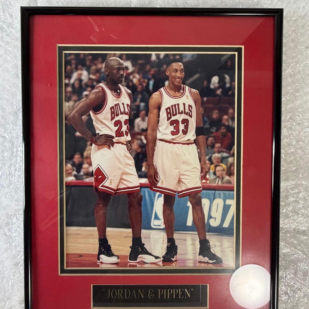 マイケル・ジョーダンとスコッティ・ピッペンのフレーム入り写真