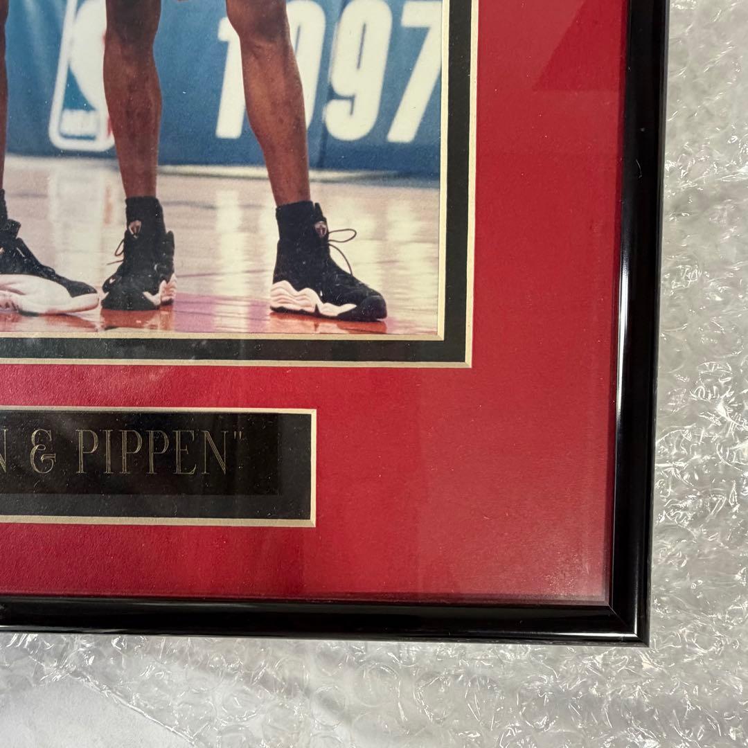 マイケル・ジョーダンとスコッティ・ピッペンのフレーム入り写真