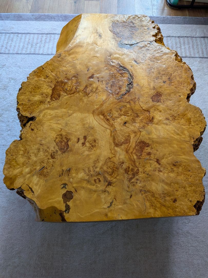 自然な形状の木製座卓　１枚板