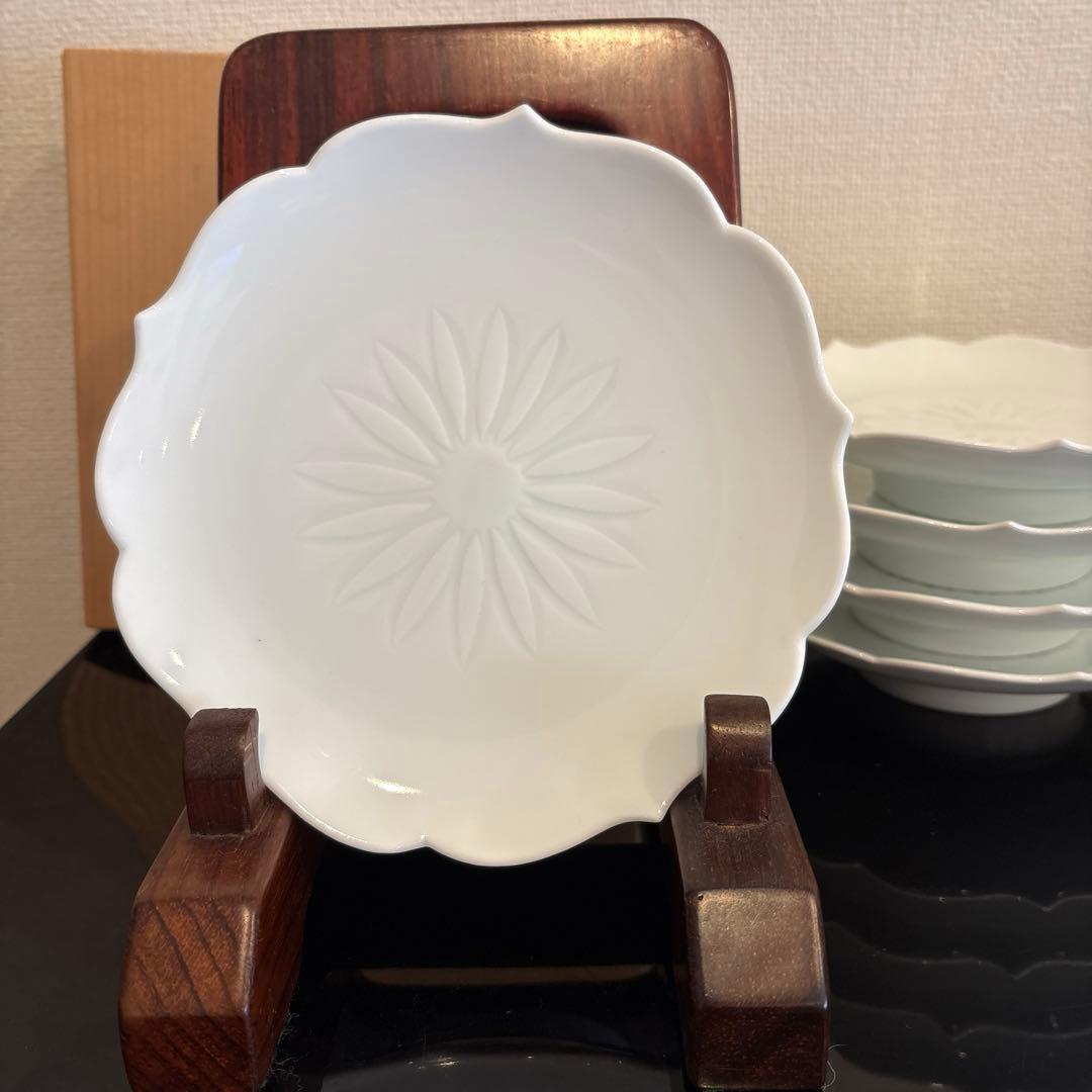 井上萬二　白磁菊彫文皿　5枚