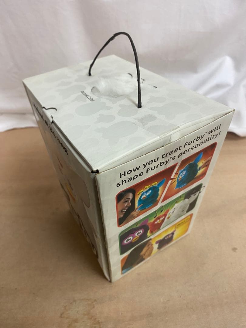 Furby ホワイト 箱付き　動作確認済み