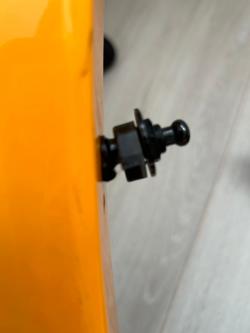 Jackson V型エレキギター EMG搭載