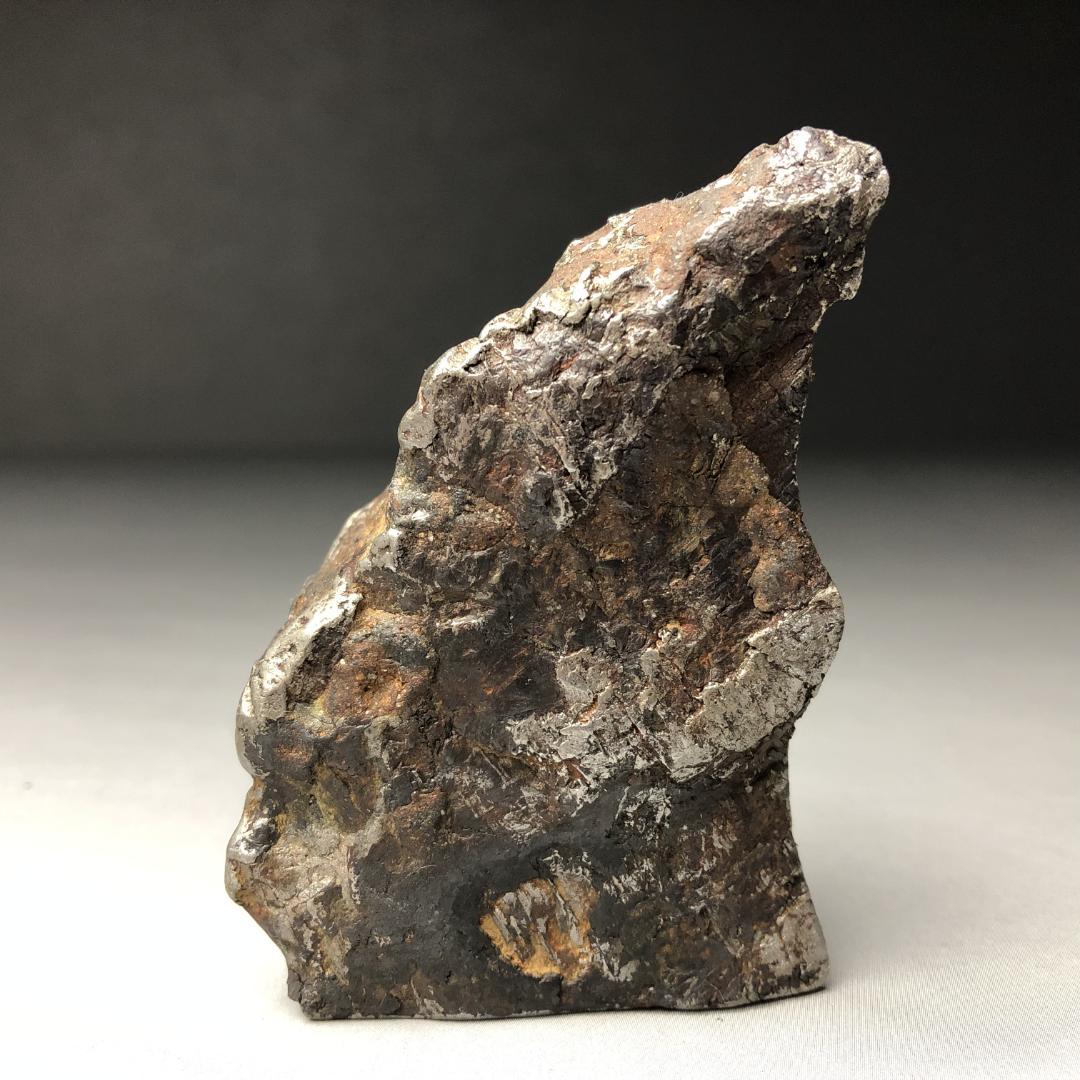 m*n様 アルタイ隕石 鉄隕石　外皮付き隕石　エンドカット　原石　重さ約231ｇ