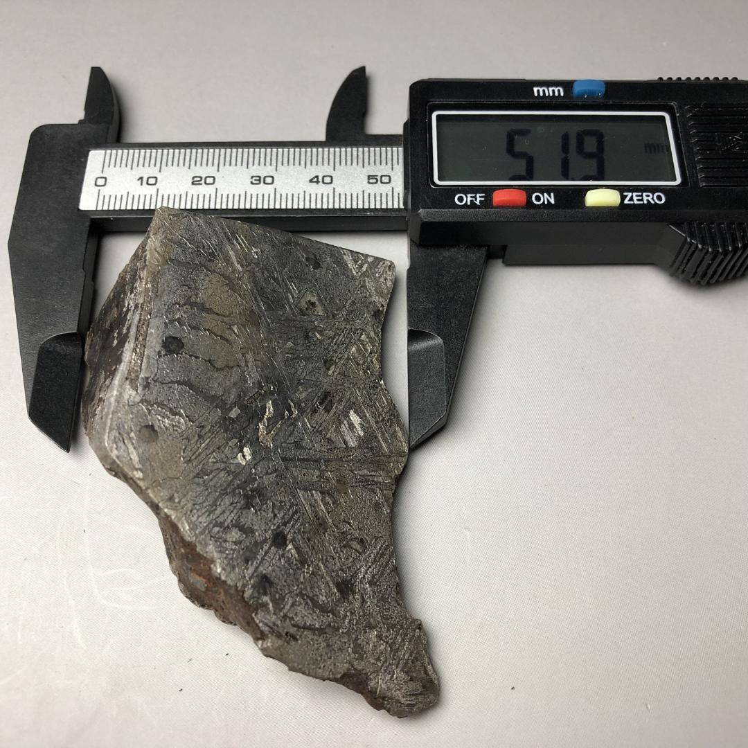 m*n様 アルタイ隕石 鉄隕石　外皮付き隕石　エンドカット　原石　重さ約231ｇ
