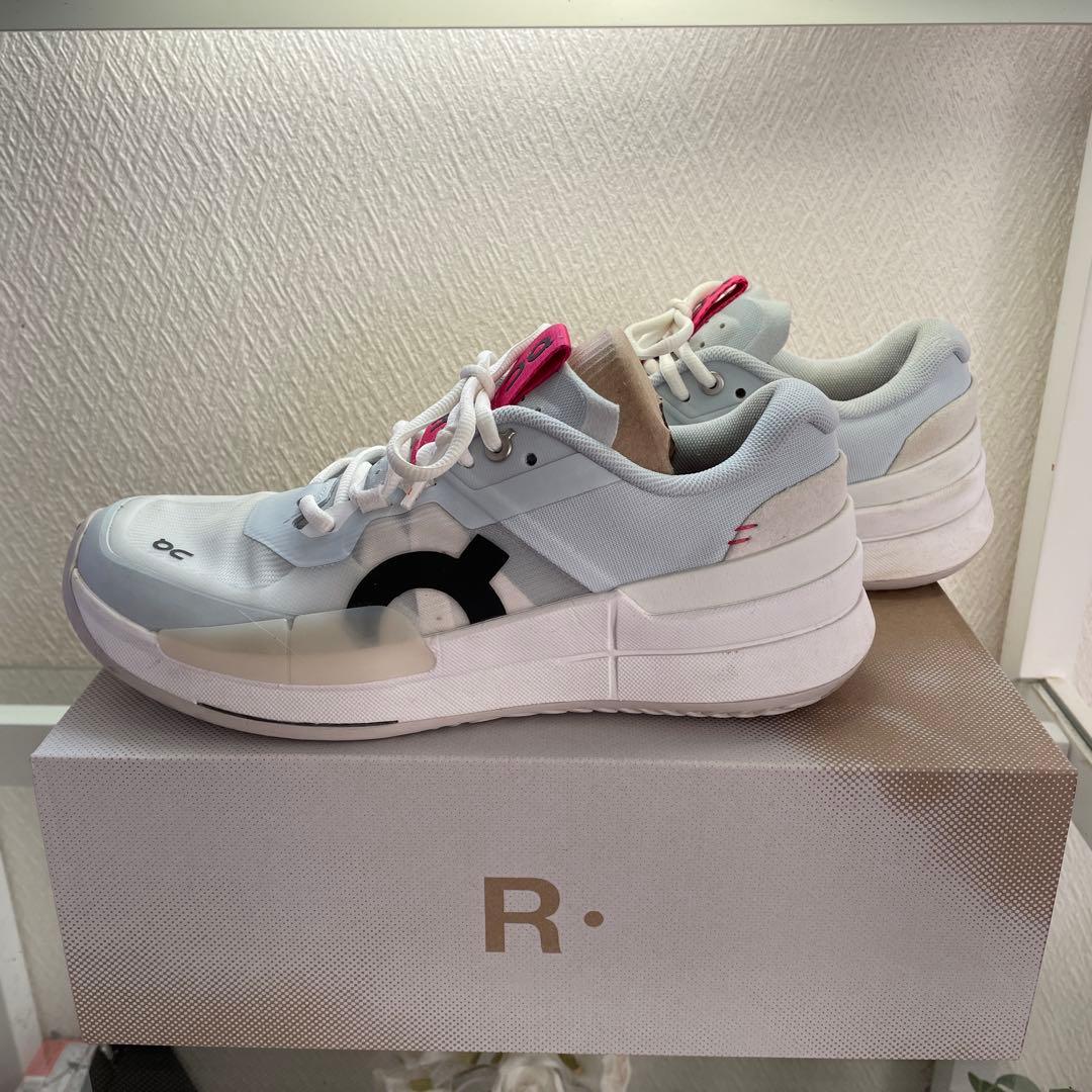 On THE ROGER Pro 2 7.5 M ホワイト/ピンク