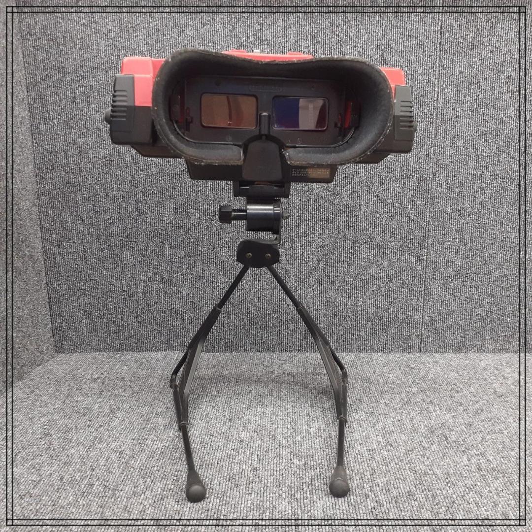 Nintendo Virtual Boy 箱、アイシェード付き
