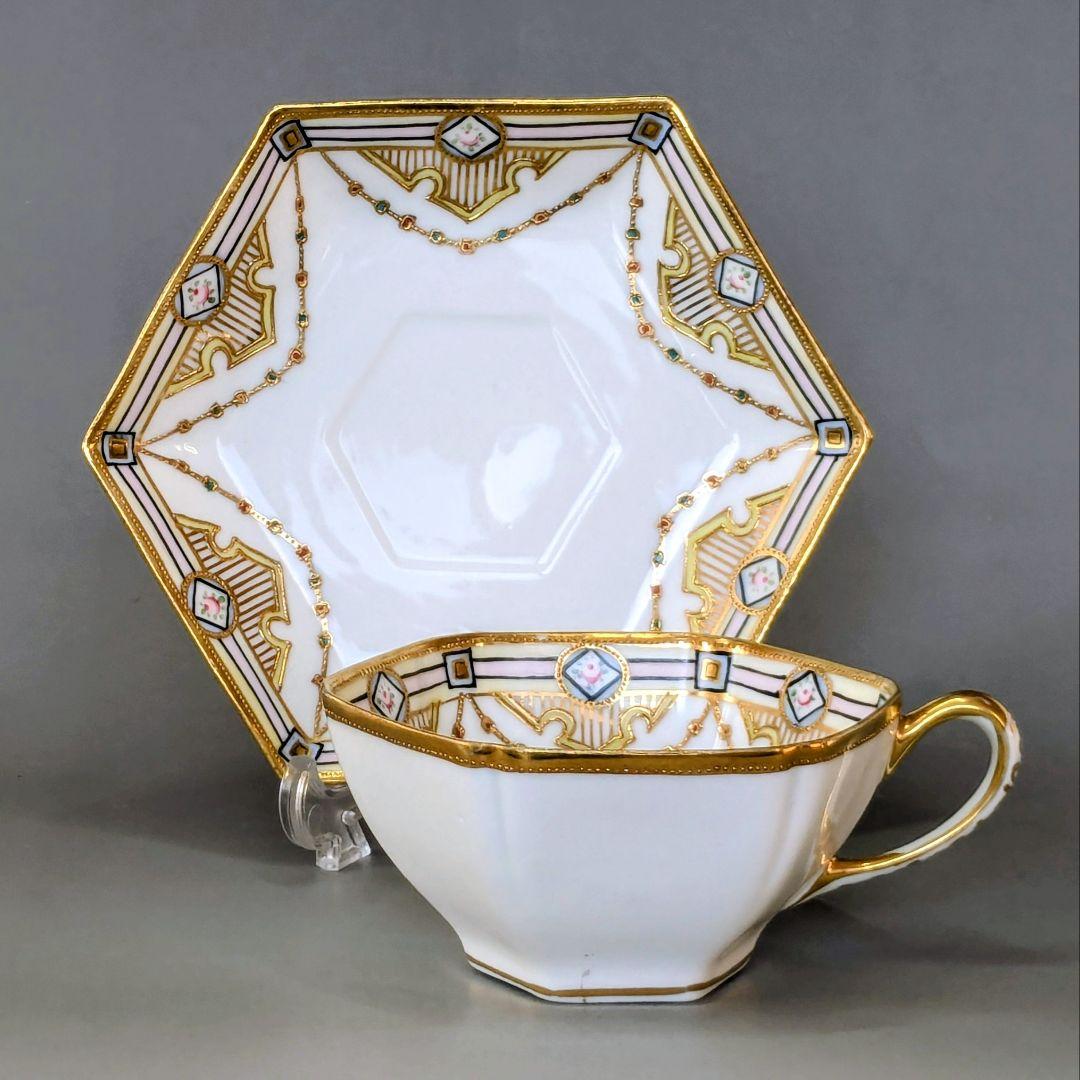 オールドノリタケ・金盛上陽刻薔薇柄　ガーランド装飾　ヘキサゴン　カップ＆ソーサー