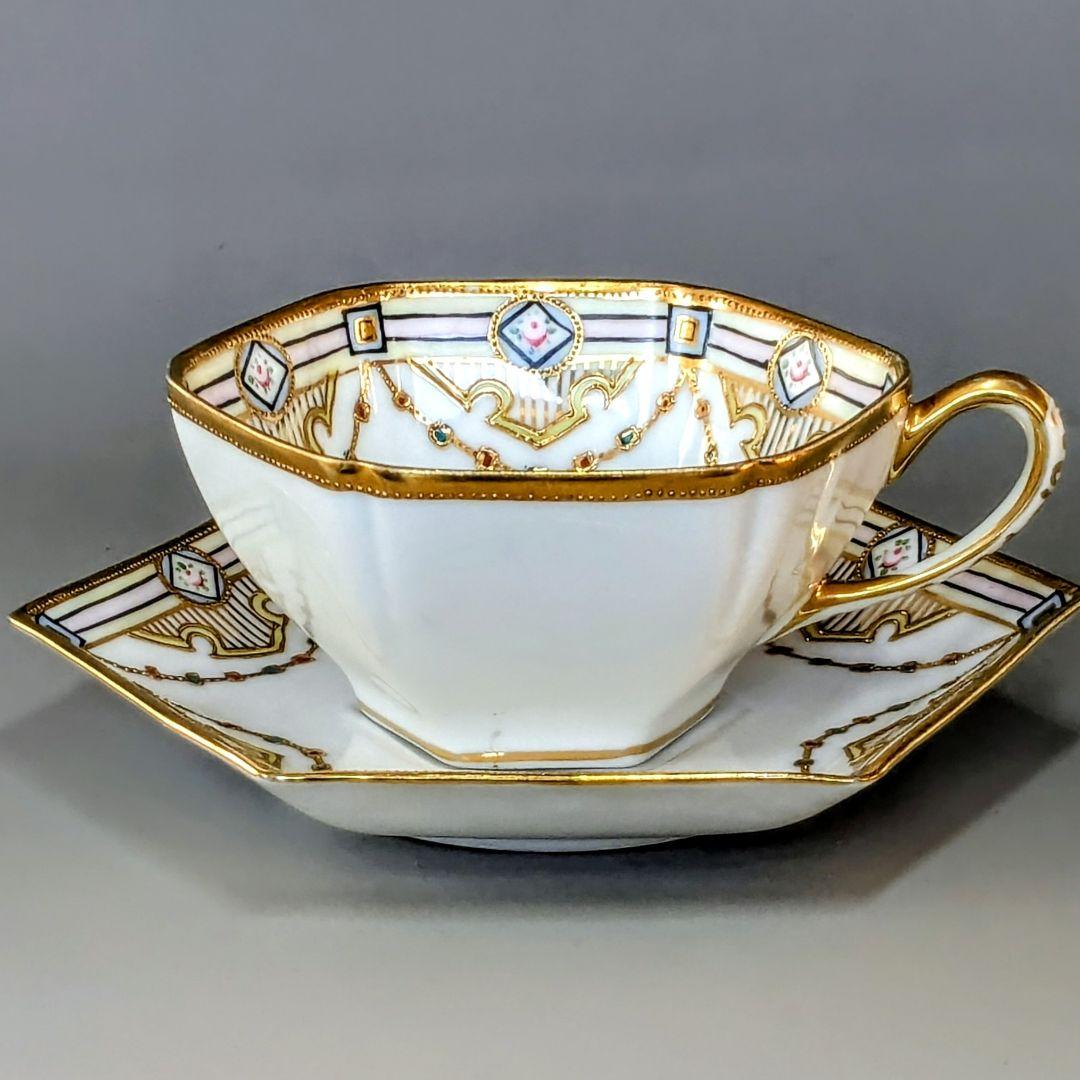 オールドノリタケ・金盛上陽刻薔薇柄　ガーランド装飾　ヘキサゴン　カップ＆ソーサー