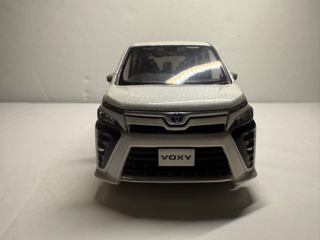 トヨタヴォクシーカラーサンプルミニカー