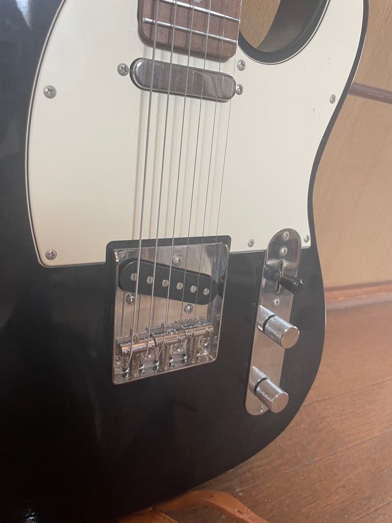 Mavisブランドのエレキギター