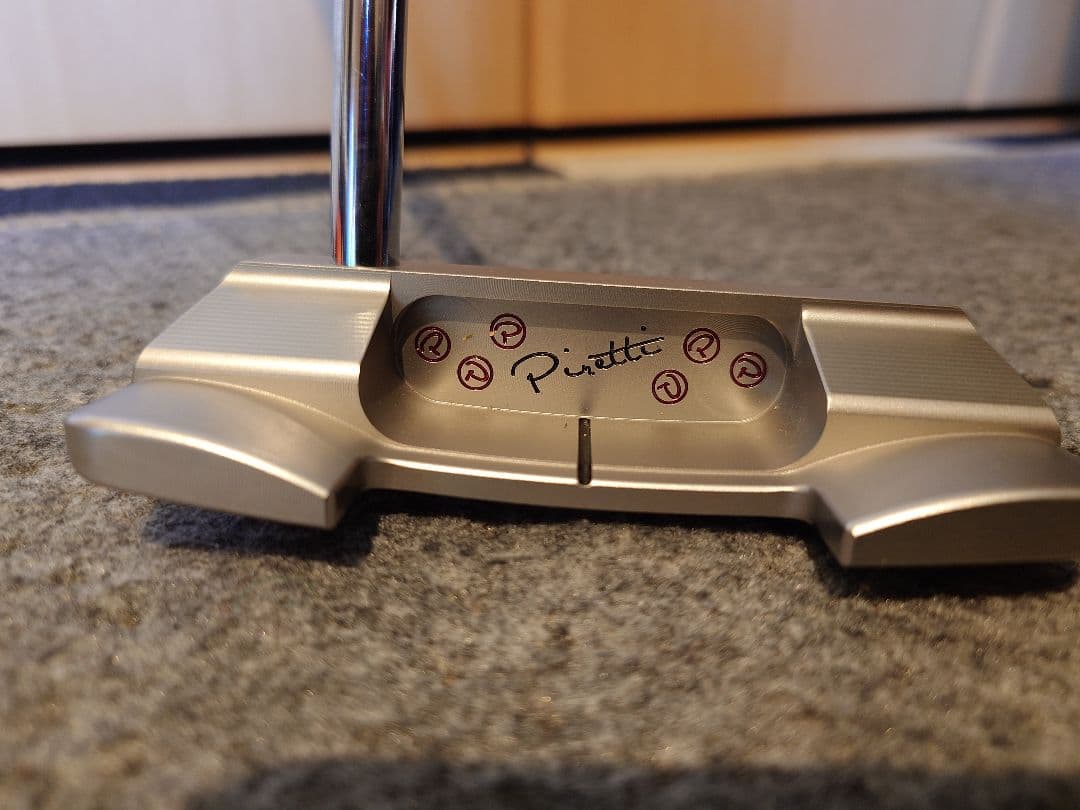 Piretti パター スチール製