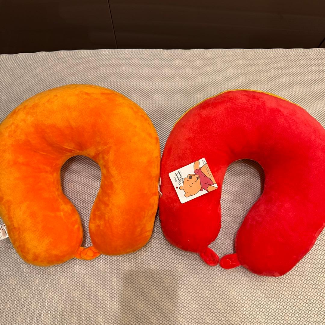 プーさんとティガーのネックピロー枕まくらトラベルピローディズニー　Disney