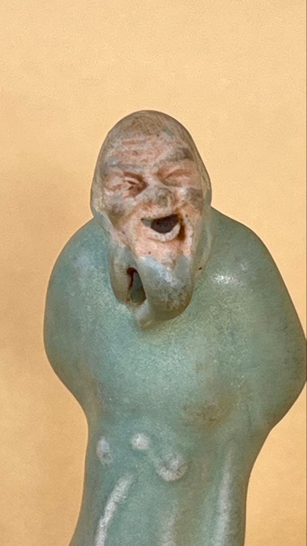 高士像　青緑色 陶器製 笑顔の老人像 高さ約8㎝