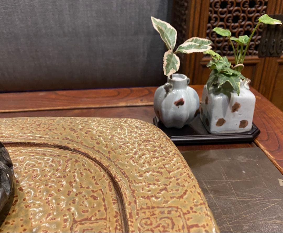 ミニ青白磁　鑑賞台付 ・ヴィンテージ　レア 一輪挿し・ミニ観葉植物　台湾茶器