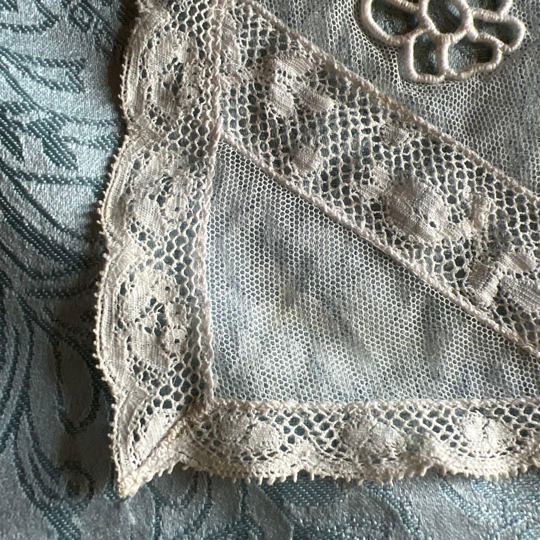 アイボリーの花模様アンティークレース　フランス