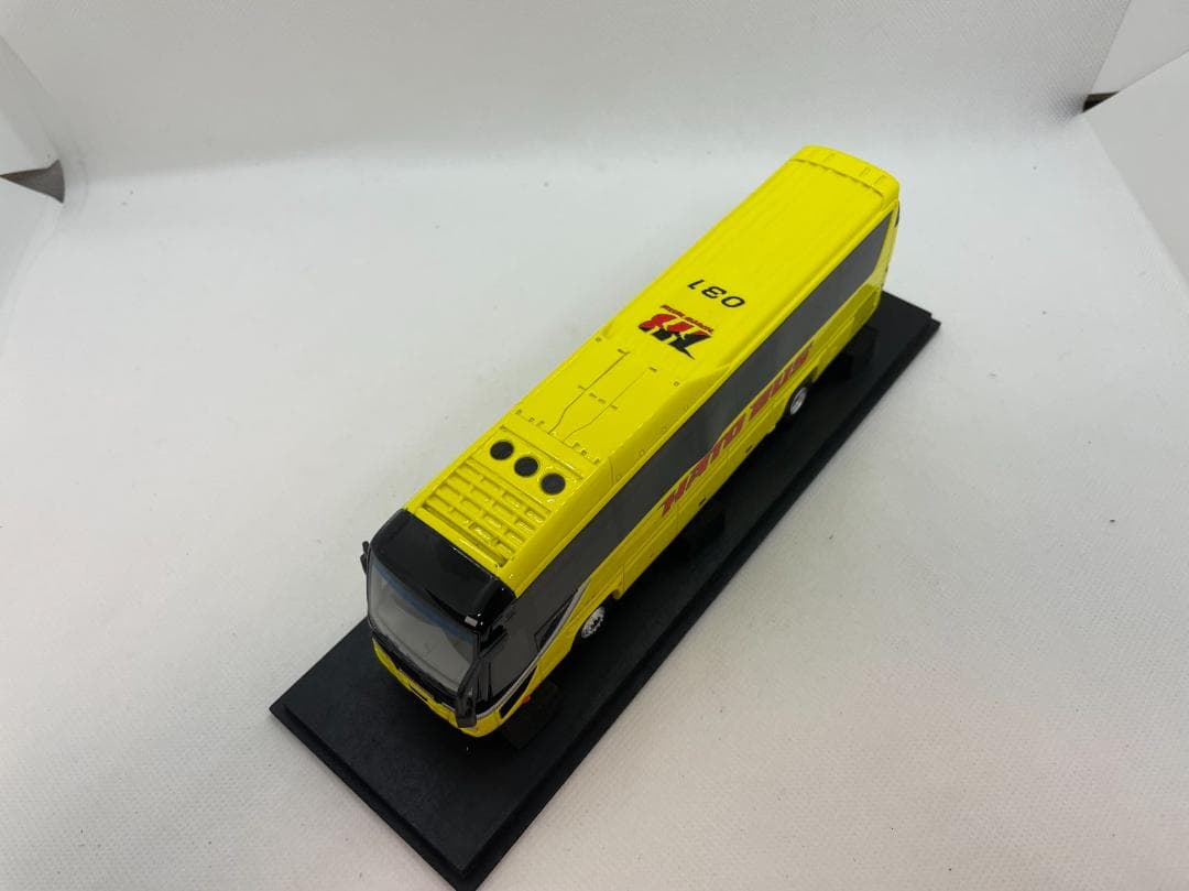 4R-461 CAR-NEL 1/64 いすゞ ガーラ はとバス
