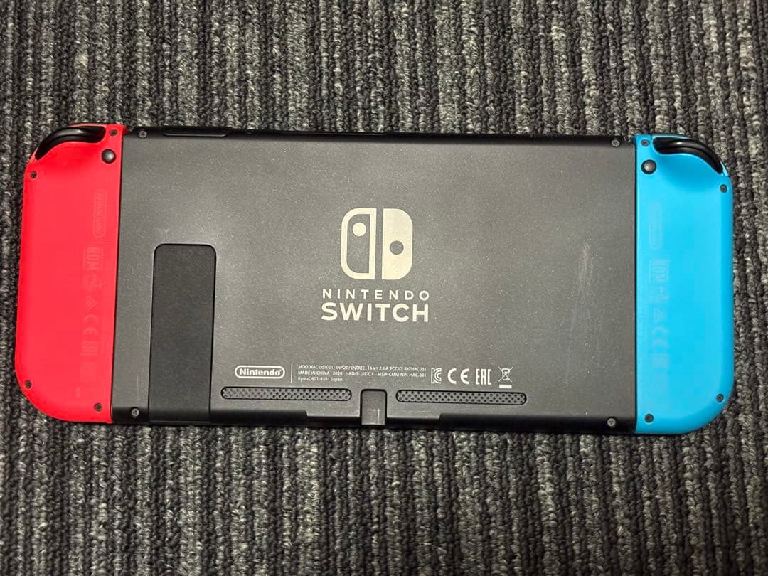 【中古】Nintendo Switch本体 + プロコン、おまけケース付