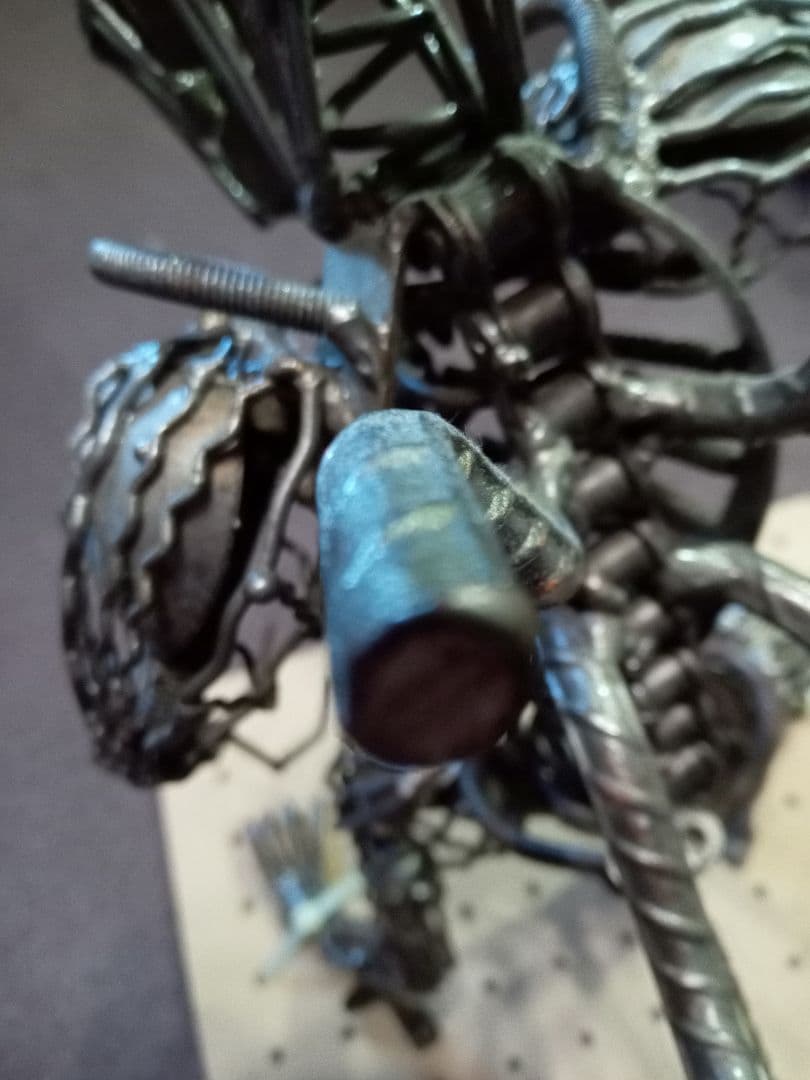 メタルアート　エイリアン　廃材アート