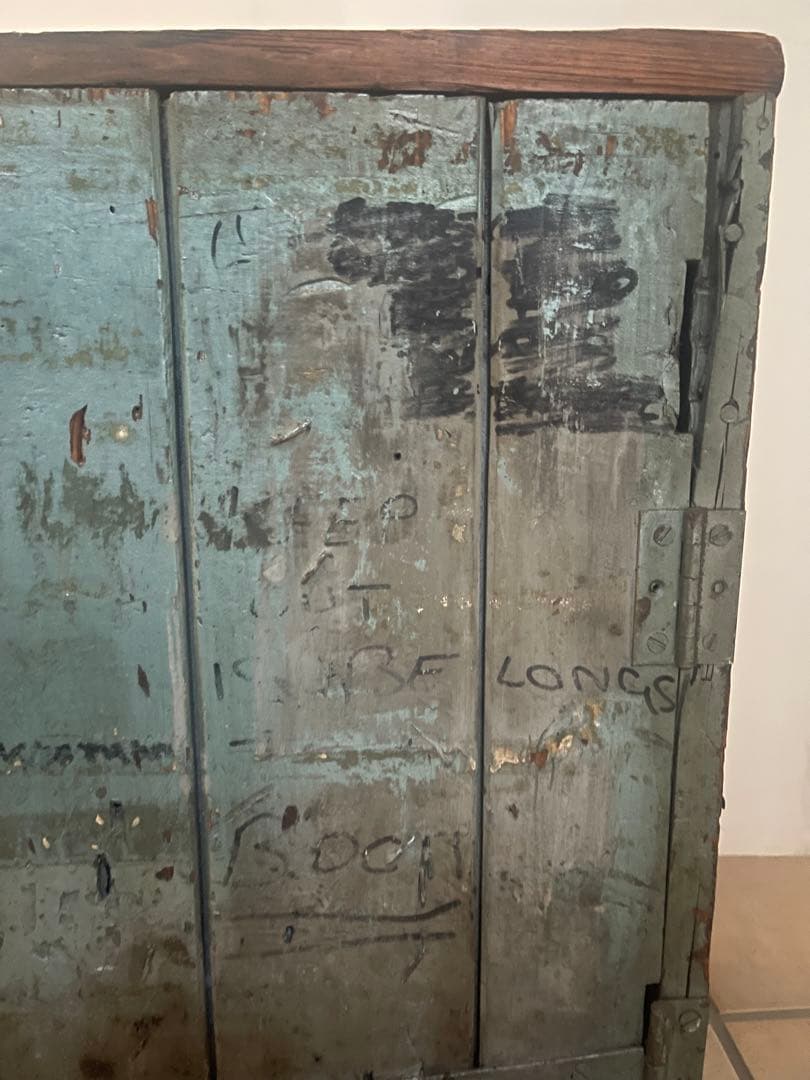 ヴィンテージ 木製本棚・収納キャビネット ペイント剥離・手書き文字あり｜工業系