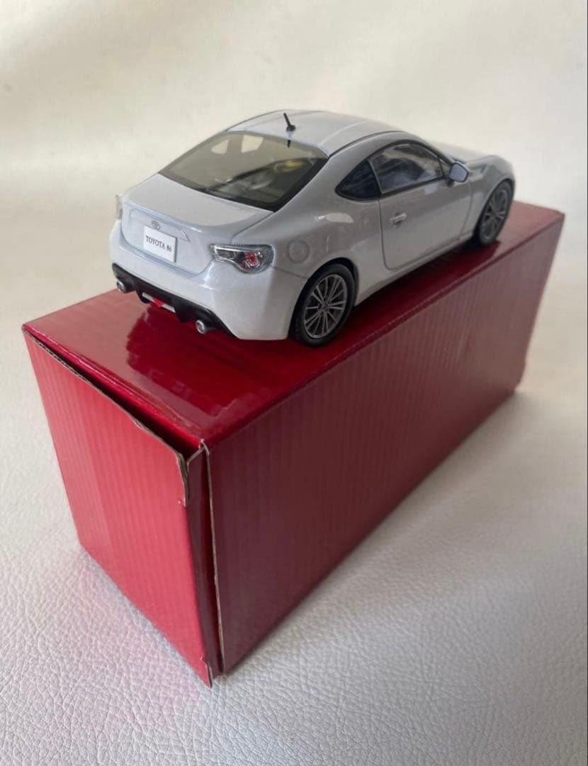 TOYOTA トヨタ 86 ミニカー ① 37J サテンホワイトパール 非売品