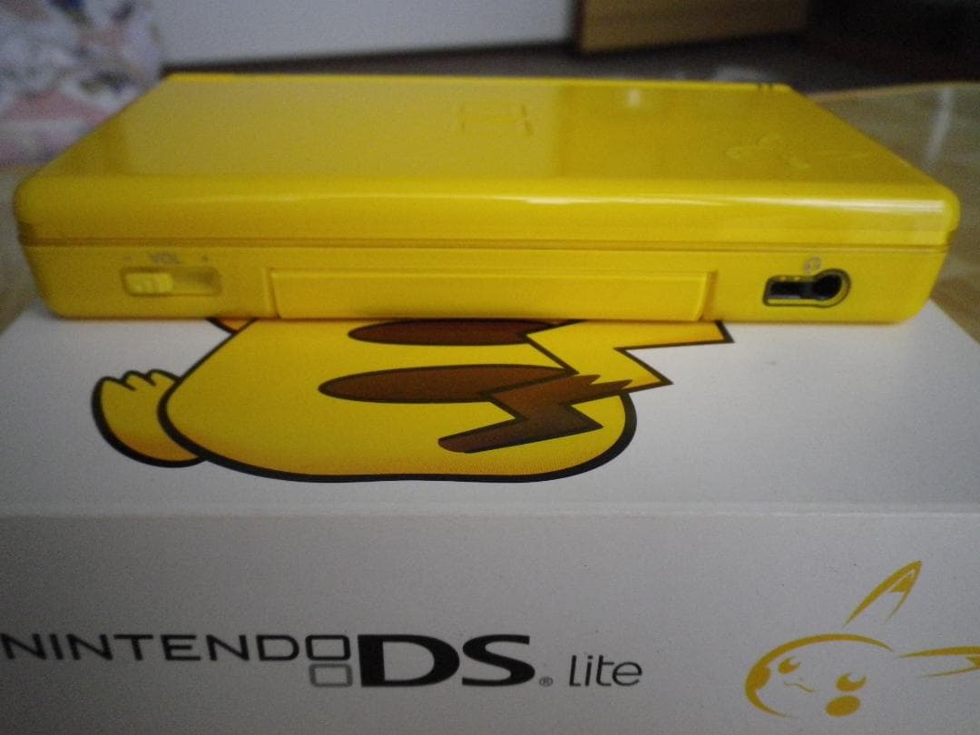 Nintendo DS Lite ピカチュウ 中古品