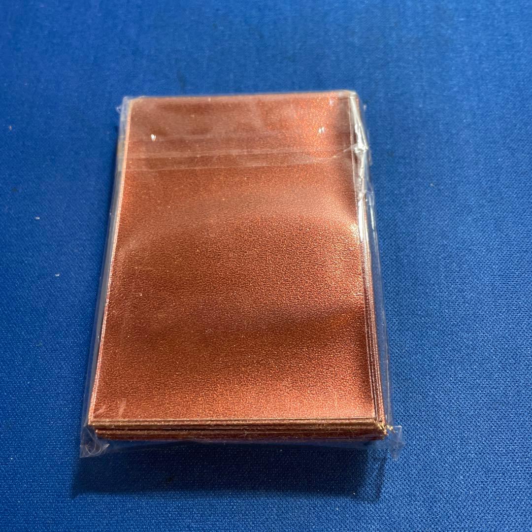 新品未開封　遊戯王　メタリックレッド　スリーブ　プロテクター