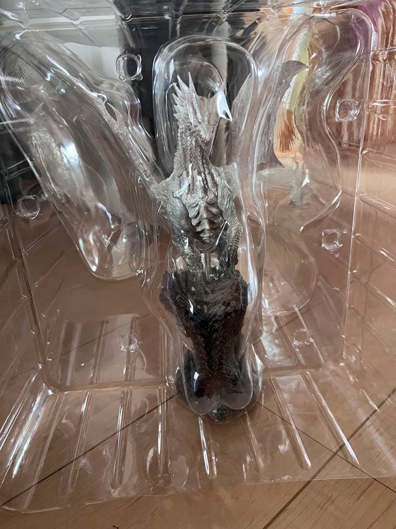 <絶版>カプコンフィギュアビルダークリエイターズモデル クシャルダオラ　脱皮