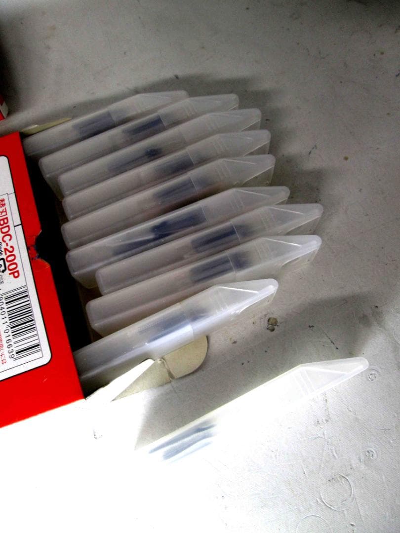 格安！！NTカッター替え刃を４０００枚